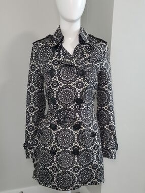Burberry Black and Cream Emblem Label Lined Jacket